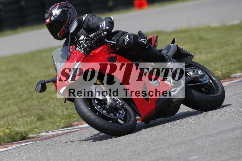 /Archiv-2025/27 12.06.2025 Ducati Schweiz Trackday Warmup  ADR/blau-bleu/ohne